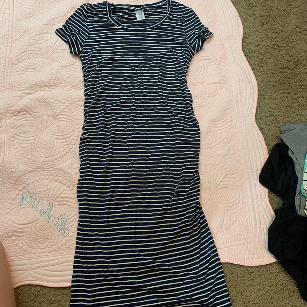 Fitted maternity dress